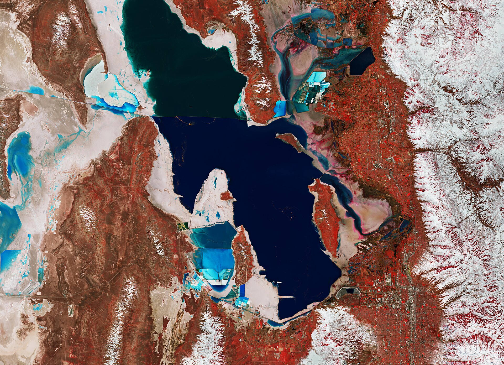 Salt formations along the shrinking Dead Sea shoreline